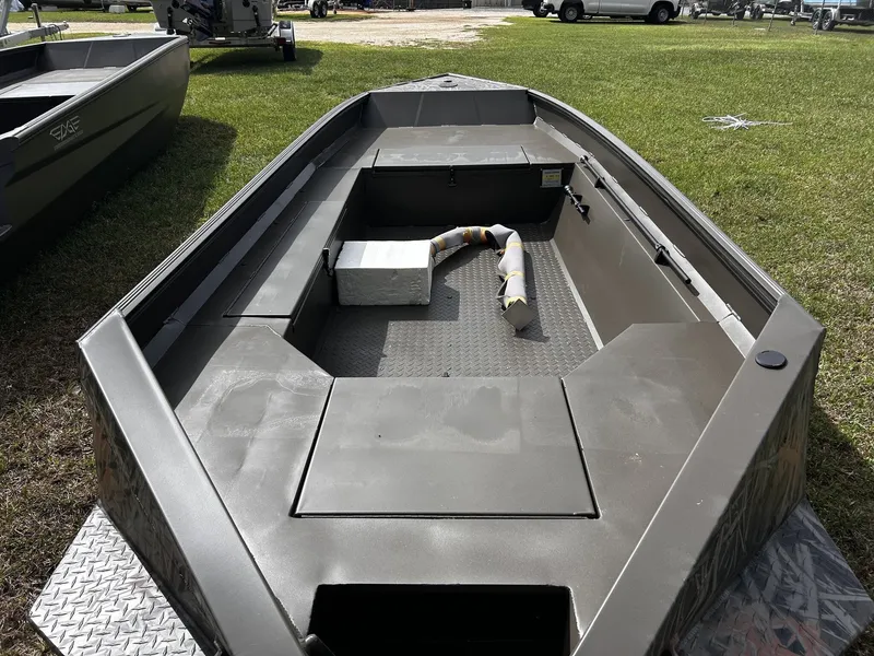 Slide: The Image of Edge Boats HSPD Series 1756DB 2026 - 4