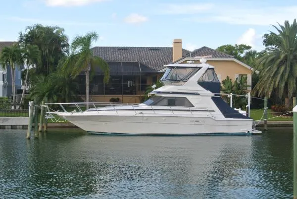 Slide: The Image of Sea Ray 440 Convertible 1989 - 0
