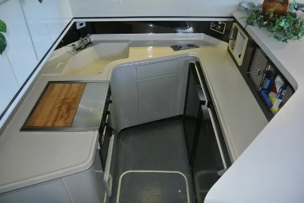 Slide: The Image of Sea Ray 440 Convertible 1989 - 11