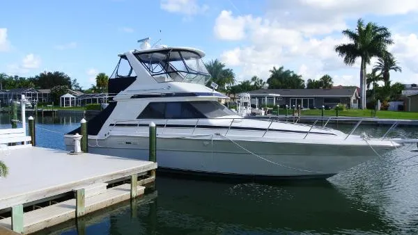 Slide: The Image of Sea Ray 440 Convertible 1989 - 2