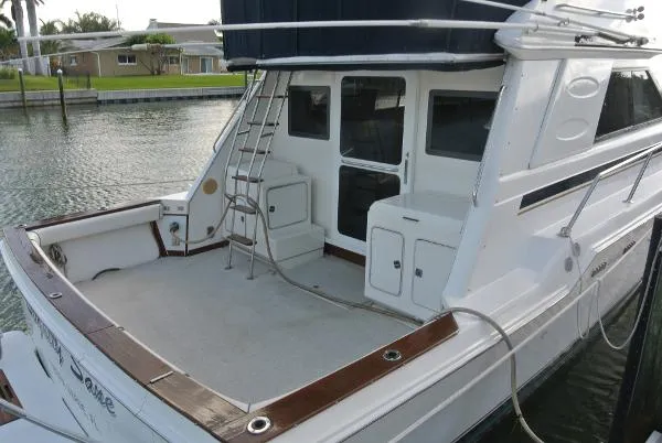 Slide: The Image of Sea Ray 440 Convertible 1989 - 3