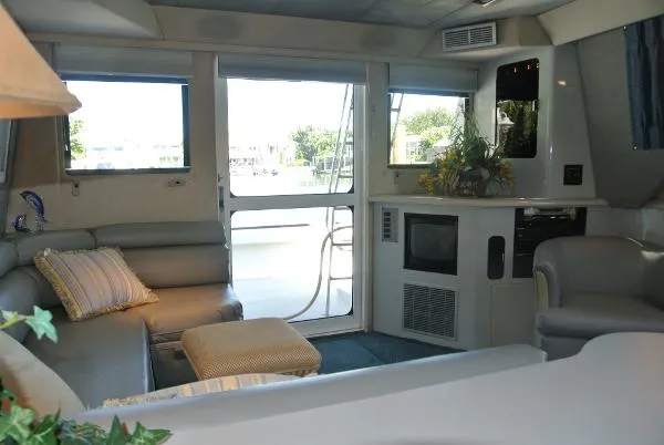 Slide: The Image of Sea Ray 440 Convertible 1989 - 9