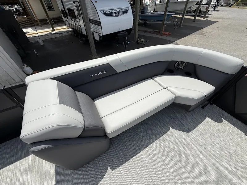 Slide: The Image of Viaggio Lago V 22U-TRITOON-HONDA 200 2026 - 10