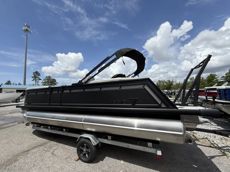 Slide: The Image of Viaggio Lago V 22U-TRITOON-HONDA 200 2026 - 2