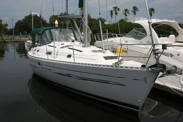 Slide: The Image of Beneteau 381 1999 - 0