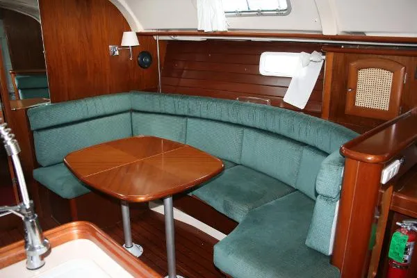 Slide: The Image of Beneteau 381 1999 - 5