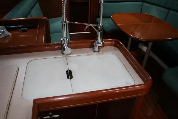 Slide: The Image of Beneteau 381 1999 - 7