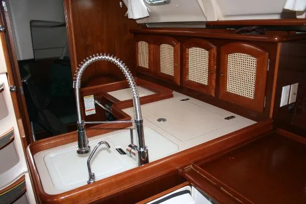 Slide: The Image of Beneteau 381 1999 - 8