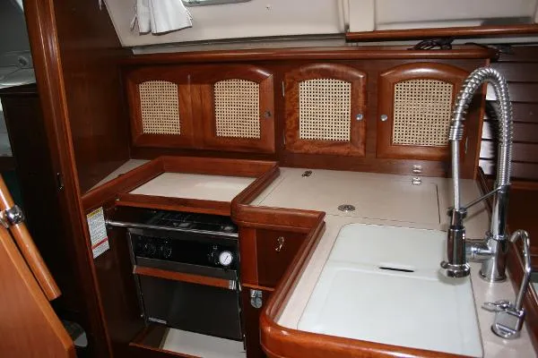 Slide: The Image of Beneteau 381 1999 - 9