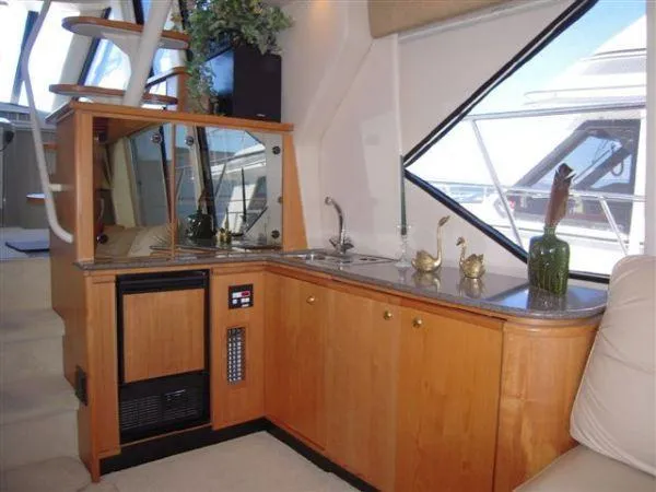 Slide: The Image of Bayliner 5288 Pilot House Motoryacht 1999 - 10