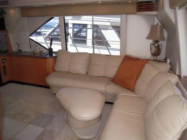 Slide: The Image of Bayliner 5288 Pilot House Motoryacht 1999 - 11