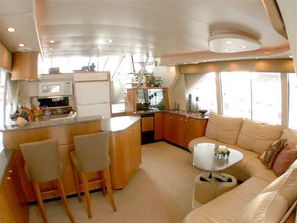 Slide: The Image of Bayliner 5288 Pilot House Motoryacht 1999 - 3