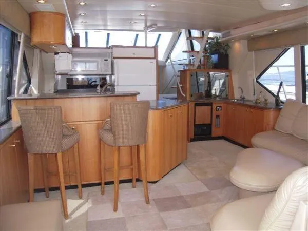 Slide: The Image of Bayliner 5288 Pilot House Motoryacht 1999 - 4