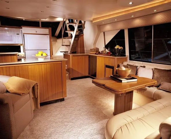 Slide: The Image of Bayliner 5288 Pilot House Motoryacht 1999 - 5