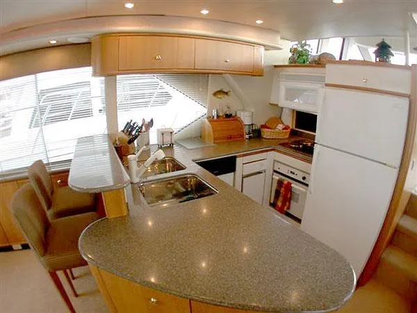 Slide: The Image of Bayliner 5288 Pilot House Motoryacht 1999 - 6