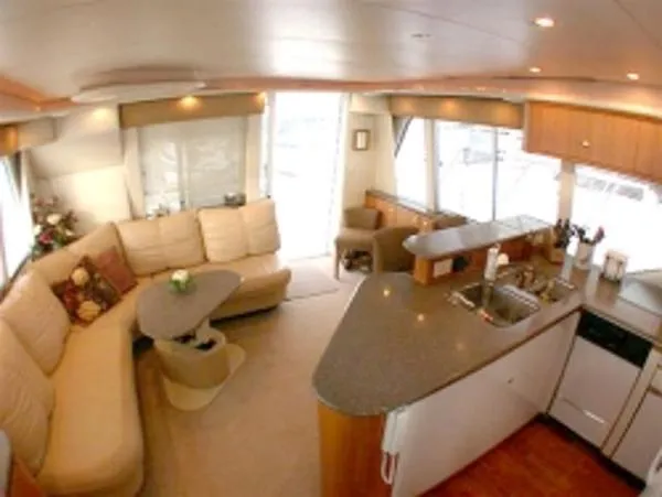 Slide: The Image of Bayliner 5288 Pilot House Motoryacht 1999 - 7