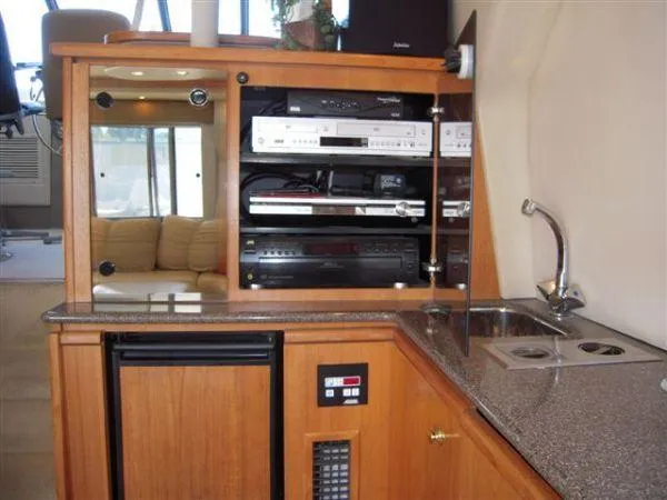 Slide: The Image of Bayliner 5288 Pilot House Motoryacht 1999 - 9