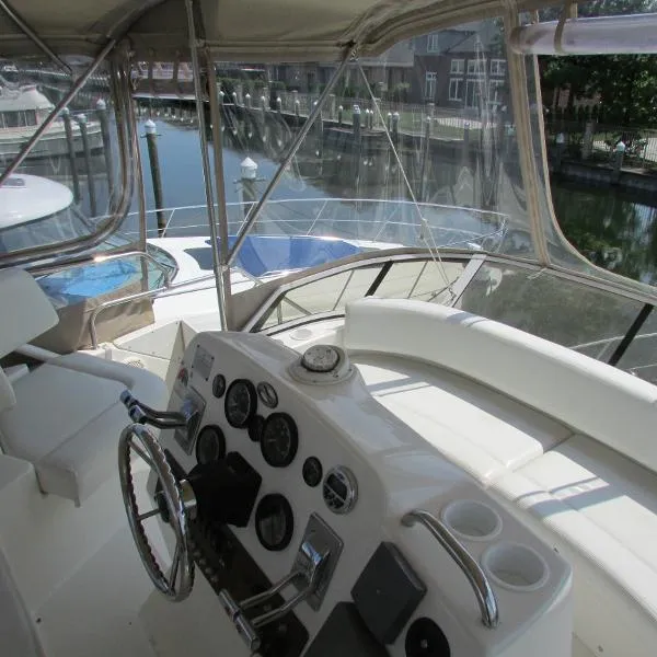 Slide: The Image of Silverton 352 Motor Yacht 2000 - 10