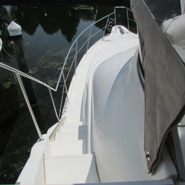 Slide: The Image of Silverton 352 Motor Yacht 2000 - 6