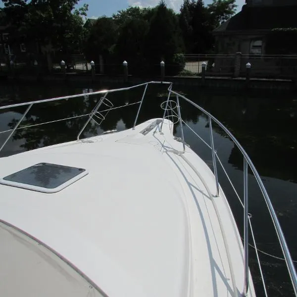 Slide: The Image of Silverton 352 Motor Yacht 2000 - 9