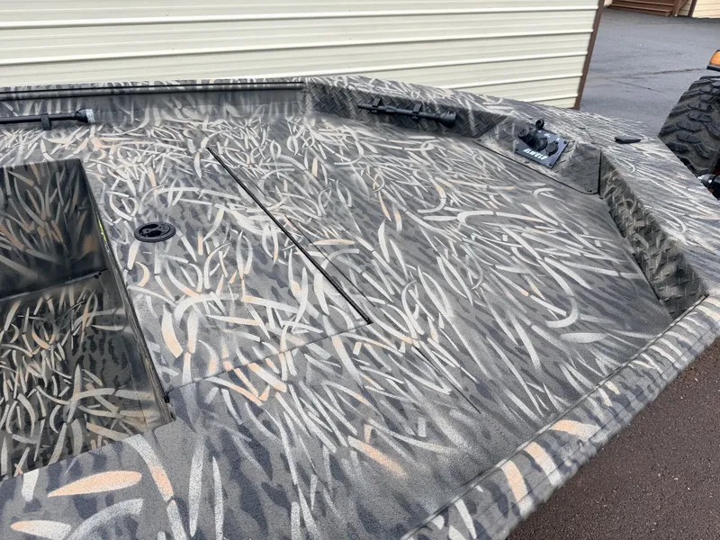 Slide: The Image of Alweld 1652 Invader 2026 - 2