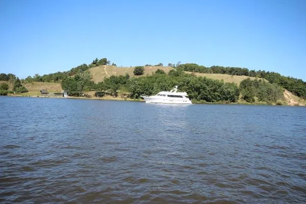 Slide: The Image of Hatteras 75 Cockpit Motor Yacht 2001 - 3