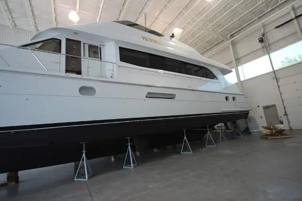 Slide: The Image of Hatteras 75 Cockpit Motor Yacht 2001 - 5