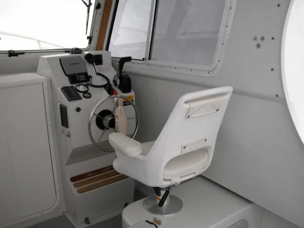 Slide: The Image of Eastern 248 Explorer 2010 - 1
