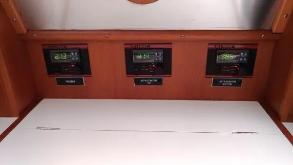 Slide: The Image of Grand Banks 42 Motoryacht 1990 - 8