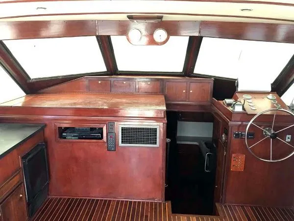 Slide: The Image of Hatteras 46 Sport Fisher 1975 - 11
