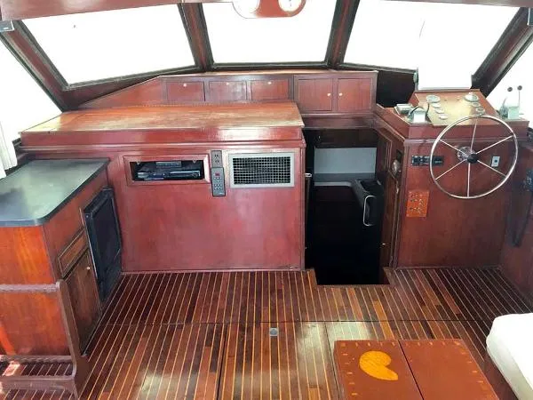 Slide: The Image of Hatteras 46 Sport Fisher 1975 - 9