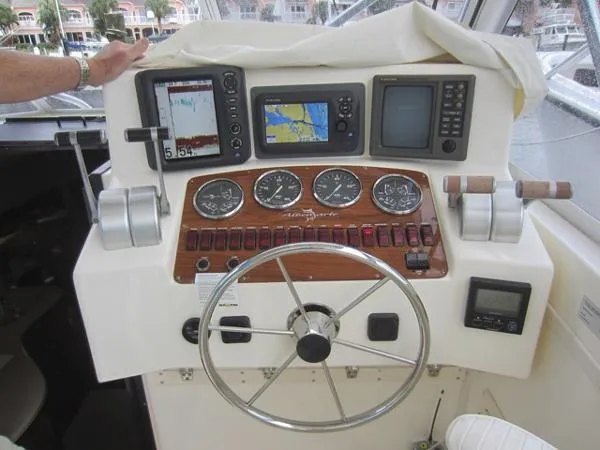 Slide: The Image of Albemarle 320 Express Fisherman 2000 - 11