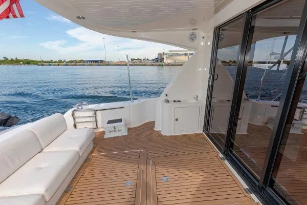 Slide: The Image of Maritimo M56 2010 - 8