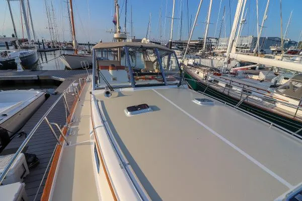 Slide: The Image of Grand Banks Eastbay 43 Ex 2000 - 10