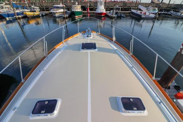 Slide: The Image of Grand Banks Eastbay 43 Ex 2000 - 8