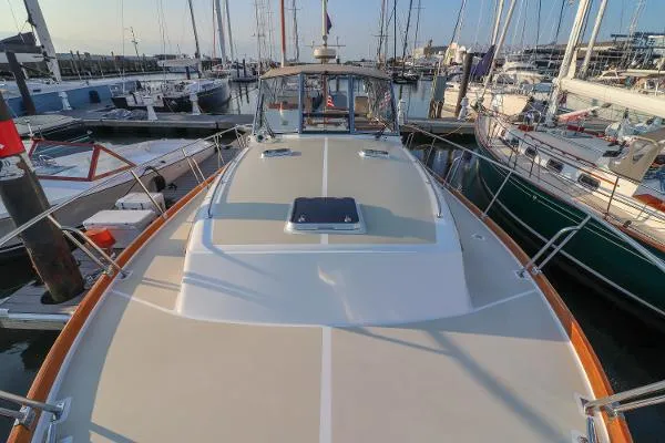 Slide: The Image of Grand Banks Eastbay 43 Ex 2000 - 9