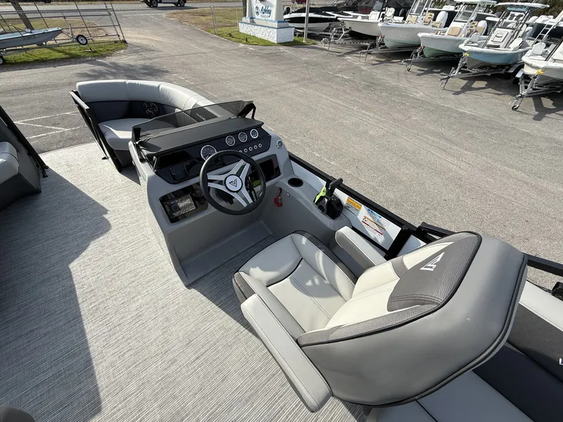 Slide: The Image of Viaggio Lago V 20 U-HONDA 140 2026 - 8