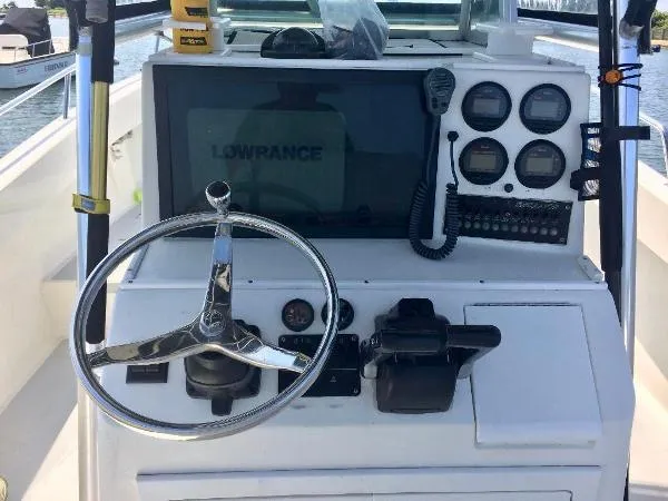 Slide: The Image of Regulator Marine 26 Center Console 1997 - 5