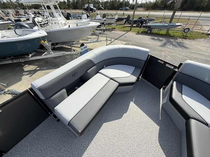 Slide: The Image of Veranda Vista View Series 20RC TRITOON 2026 - 13