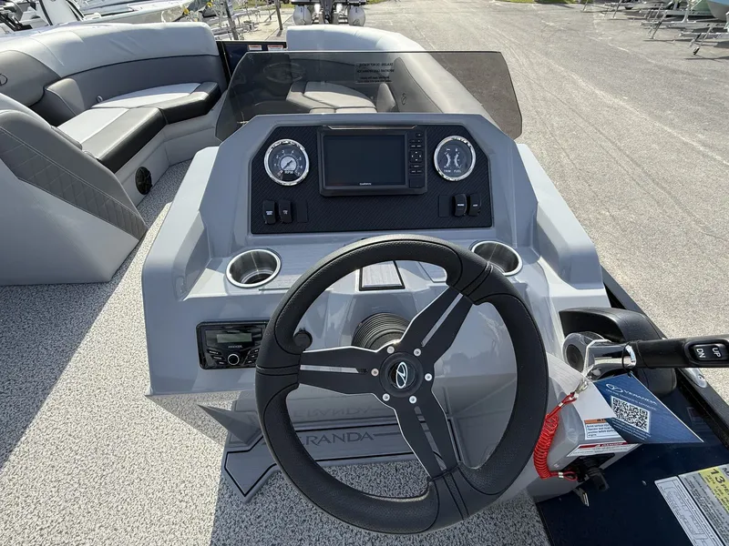 Slide: The Image of Veranda Vista View Series 22RC TRITOON 2026 - 9