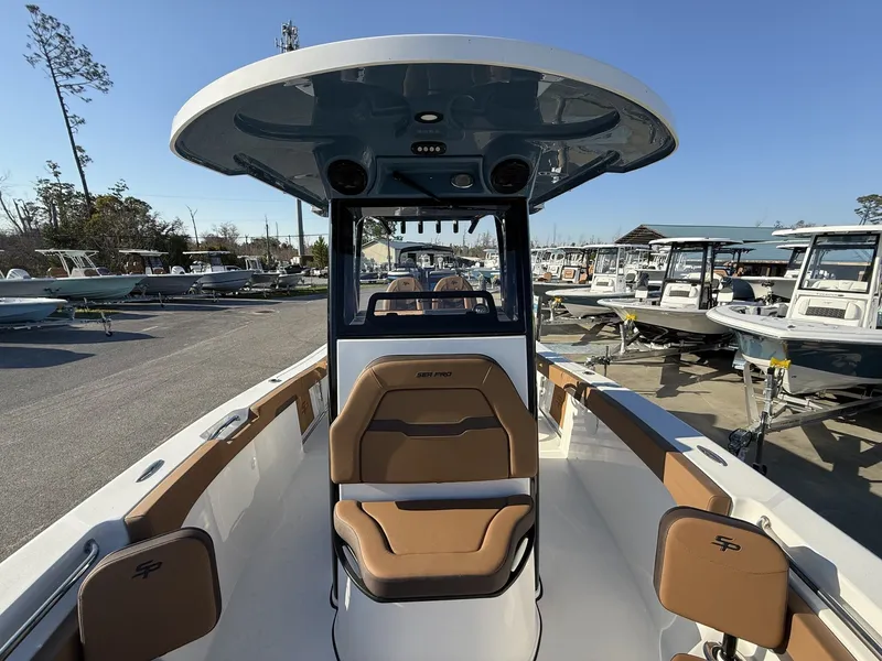 Slide: The Image of Sea Pro 242 242 DLX 2026 - 3