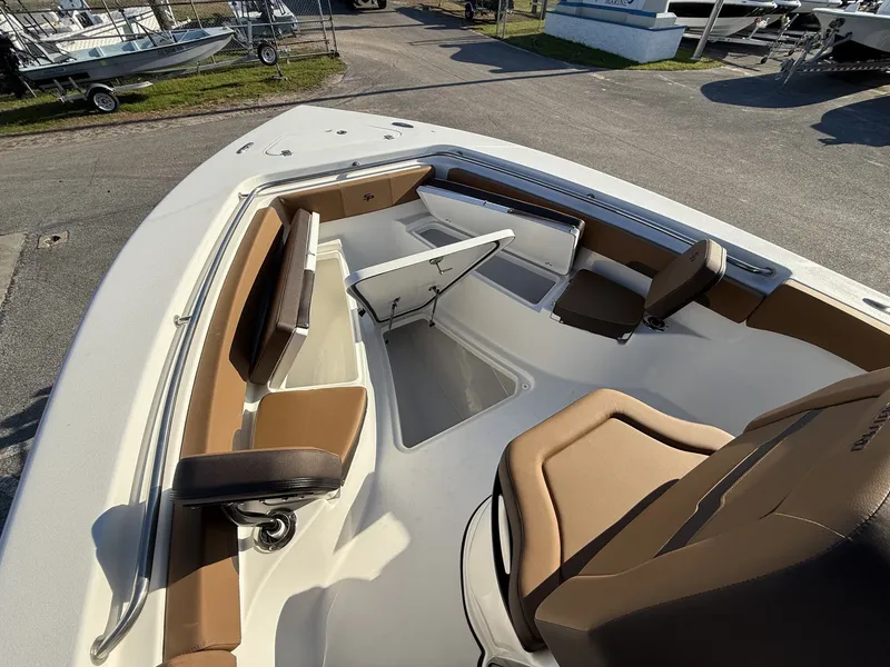 Slide: The Image of Sea Pro 242 242 DLX 2026 - 4