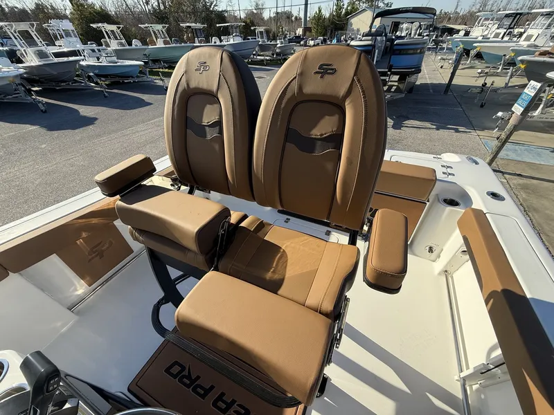 Slide: The Image of Sea Pro 242 242 DLX 2026 - 8