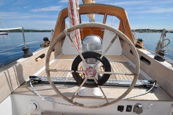 Slide: The Image of Islander YachtCraft 37 1974 - 11