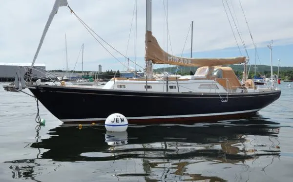 Slide: The Image of Islander YachtCraft 37 1974 - 5
