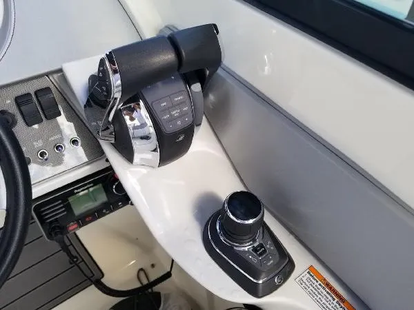 Slide: The Image of Sea Ray SDX 290 Outboard 2017 - 10