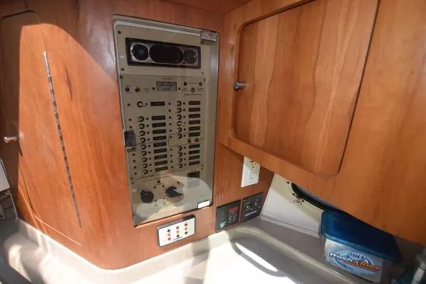 Slide: The Image of Chris-Craft 33 Express 2004 - 2