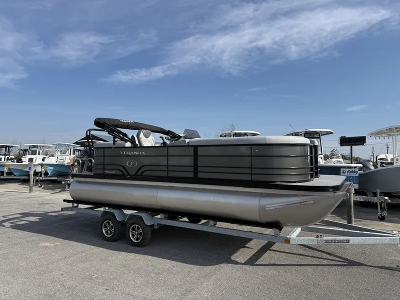 The Image of Veranda Vista View Series 20RC TRITOON 2026 - 1