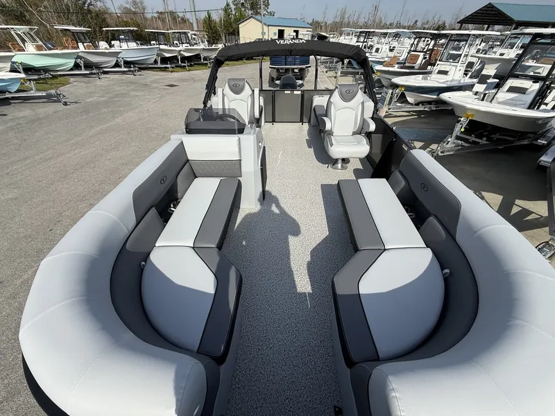 Slide: The Image of Veranda Vista View Series 20RC TRITOON 2026 - 9