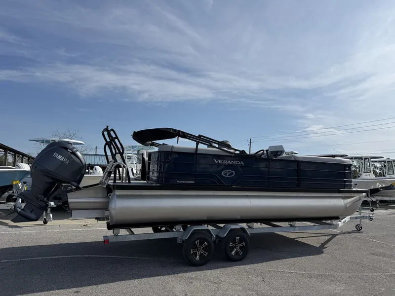 Slide: The Image of Veranda Vista View Series 22RC TRITOON 2026 - 2